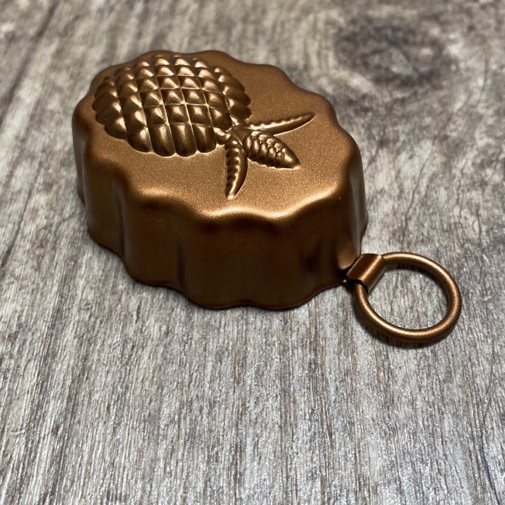 Williams Sonoma Mini Pineapple Mold Ornament - Picture 3 of 3